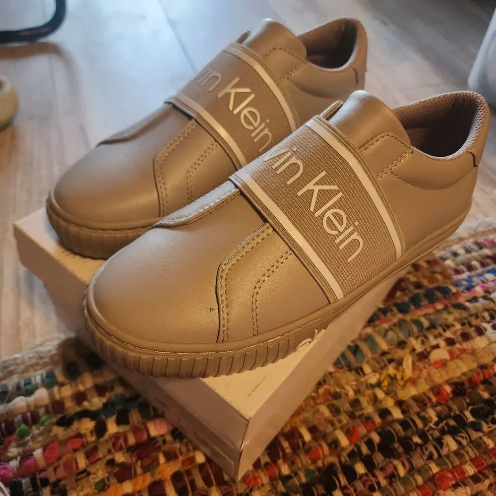 Calvin Klein Women's Clairen Light Gray Sneaker Size 7M